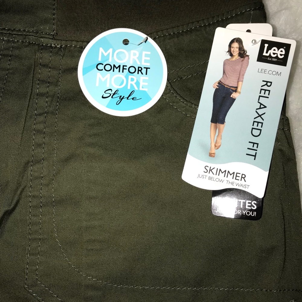 NWT Comfy Styled Lee Relaxed Fit Shorts